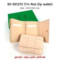 ราคา BOTTEGA Tri-fold Zip Wallet ของแท้ 100% [ส่งฟรี] (18679398368)