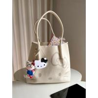 ราคา (พร้อมส่ง) อย่าลืมเก็บโค้ด〰️กระเป๋าคิตตี้ ใบใหญ่จุๆ (28891516129)