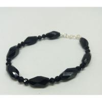 ราคา สร้อยข้อมือนิลแท้ นิลแท้กาญจนบุรี ใช้นิล 7มิล และคั่นด้วยนิล 4มิล (29818097123)