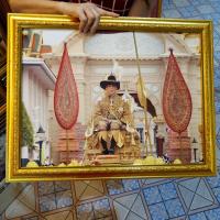 ราคา กรอบรูปภาพมงคล ในหลวงรัชกาลที่ 10 มอบเป็น ของขวัญปีใหม่ ของที่ระลึก โอกาสต่างๆ (18989405053)
