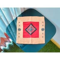 ราคา ปลอกหมอนอิง ผ้าทอลายสีส้มแดงปักลายวินเทจ ยี่ห้อ Pho Nui (Vietnam) มือสองสภาพดี สินค้าญี่ปุ่น-เกาหลีแท้ (12648214378)