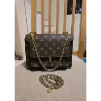 ราคา กระเป๋ามือสองน้อง LV งานวินเทจหนังแท้หนังสวยๆ ใบใหญ่10นิ้ว สายโซ่2เส้น ดอกเด้งๆๆๆไม่มีตำหนิให้แจ้งจ้า (40124288709)