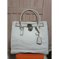 ราคา กระเป๋า Michael Kors แท้ หนังแท้ สีขาวครีม รุ่น Hamilton Leather Tote สายโซ่สีเงิน ขาย 750 (26853567773)