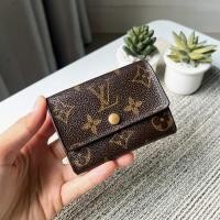 ราคา Lv Card Holder มือสองของแท้ค่ะ (รบกวนทั่กแชทก่อนสั่งค่ะ) (18165852509)