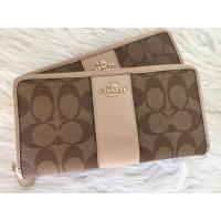 ราคา Coach Zip Around Wallet (104056381)