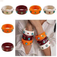 ราคา สร้อยข้อมืออะคริลิคสไตล์ยุโรปโบฮีเมียน แบบเรโทรและพิมพ์ลายเทอร์ควอยซ์ สีงาช้าง เหมาะสำหรับคนที่ชอบความคลาสสิกและแฟชั่น (52203391822)