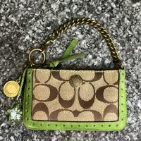 ราคา กระเป๋าคล้องมือ ใส่เหรียญ ใส่กุญแจ ใส่นามบัตร Coach แท้ mini ผ้าแคนวาสทอลายC (45350191171)