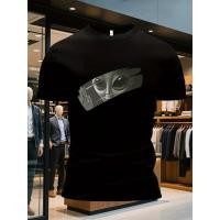 ราคา ทีเชิ้ตธีมเอเลี่ยนสำหรับผู้ชายขนาดใหญ่และสูง - คอวีแขนสั้นสีดำพร้อมใบหน้าซีโนมอร์ฟสัญลักษณ์ (49504721967)