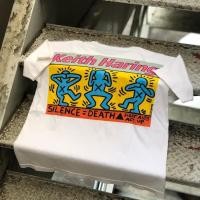 ราคา ปกติ T-ShirtKeith Haring Keith Haring Pure Cotton Niche Design เสื้อยืดหลวมเสื้อผ้าที่ไม่ซ้ํากัน ins เสื้อแขนสั้น S-5XL (28026127221)