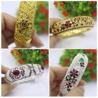 ราคา กำไลข้อมือ ย้อนยุค ลายไทยล้านนา ลวดลายเลดอกไม้ ปั้มลาย ดอกจิก งดงาม ขนาด 16 cm.✔ (25571124237)