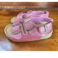 ราคา SHOOPEN รองเท้าเด็กแบรนด์แท้ รองเท้ารัดส้น สีชมพูกลิตเตอร์ มือสอง สภาพดี ไซส์ 15cm เบอร์24.5 (9799548117)