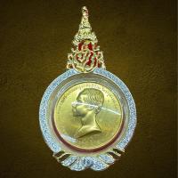 ราคา เหรียญที่ระลึกสมเด็จ รัชกาลที่ 5 เหรียญ สมเด็จ ร.5 ใส่กรอบตราสัญลักษณ์ จปร ชุบทองไมครอน ประดับพลอย (22345522911)
