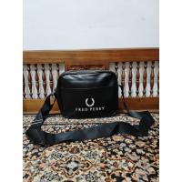 ราคา กระเป๋าสะพายข้าง Fred Perry (27941896076)