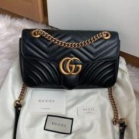 ราคา Like new Gucci marmont small 26 cm สีดำ สภาพดีค่ะ หนังสวย ภายในสะอาด มุมไม่ถลอก ยังงามเลยใบนี้ (2379285260)