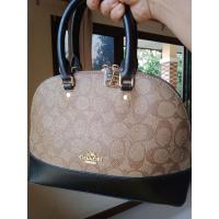 ราคา กระเป๋าถือหนังแท้ 100% แบรนด์ coach ไซส์ 10 นิ้ว สูง 7.5 นิ้ว สภาพสวยมาก อะไหล่ทอง มีสายยาวเป็นสายเทียบนะคะขอคนรับได้ค่ะ (17045631084)