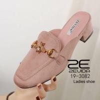 ราคา รองเท้าส้นสูงเปิดส้นแต่งอะไหล่สีทอง (4110140856)