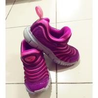 ราคา ส่งต่อ รองเท้าเด็กรุ่นฮิต Nike หนอนของแท้ หิ้วมาเองจาก shop ฮ่องกงค่ะ (1900214242)