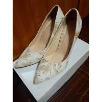 ราคา รองเท้าส้นสูงหัวแหลมมือสอง สภาพดี (6340555058)