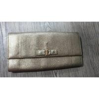 ราคา Ferragamo กระเป๋าสตางค์ใบยาวสีทอง สวย หรู ส่งฟรี (22360740207)