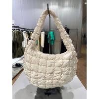 ราคา พร้อมส่ง COS Quilted Mini Bag สี off white ของแท้ 100% (23081473223)