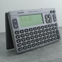ราคา CASIO >> EX-WORD XD-80 เครื่องแปลภาษา ดิกชันนารี อังกฤษ-ญี่ปุ่น คิดเลขได้ มือสองสภาพไม่ค่อยสวย อ่านรายละเอียดก่อนครับ (25011900944)