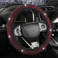 ราคา 【2012-2025】 รถหุ้มพวงมาลัยเพชรยืดหยุ่นไม่แหวนภายในเพชรเต็มรูปแบบพวงมาลัยฝาครอบมือจับฝาครอบทิศทางรถส (53452228838)