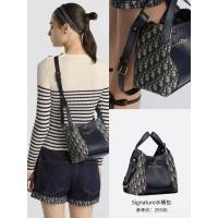 ราคา กระเป๋าถังเล็ก Dior D10r สไตล์ใหม่ หนังCowhideแท้ สีดำและทอง ปริมาณมาก สายคล้องไหล่ถอดได้ สำหรับงานประจำวันหรือโอกาสต่างๆ (56553854403)