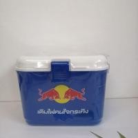 ราคา กระติกน้ำกระทิงแดง ของแท้ กระติกน้ำแข็ง ทรงสี่เหลี่ยมสีน้ำเงิน กระติกมีหูหิ้วมีฝาล็อก​ บนฝามีร่องเป็นที่วางแก้ว (21077754217)