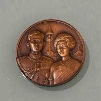 ราคา เหรียญที่ระลึกราชาภิเษกสมรส ครบ50ปี พ.ศ.๒๕๔๓ (29453558867)