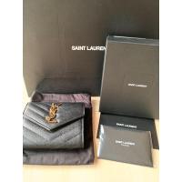 ราคา YSL TRI-FOLD WALLET มือสองของแท้ 100% (22144522736)