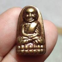 ราคา หลวงปู่ทวดเนื้อโลหะทองแดงผิวไฟพิมพ์พระรอดเล็กปี 2555 (18995203924)