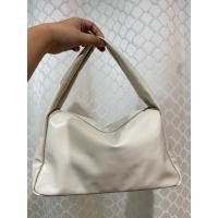 ราคา ส่งต่อมือหนึ่ง กระเป๋าหนังสีขาว H&M (27685617252)