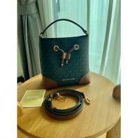 ราคา Michael Kors Mercer Small Bucket (24966721942)