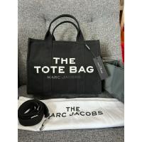ราคา Used like new : MARC JACOBS Medium Tote Bag ดำ แถมกระเป๋าดันทรง (53903372192)