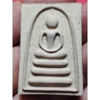 ราคา พระหลวงพ่อแพ พระสมเด็จแพ 7 พัน วัดพิกุลทอง ปี 2537 พร้อมกล่องเดิมพระสมเด็จแพ 7 พัน หลังรูปเหมือนปี2537เนื้อผงเกสรผสมว่าน (25688925166)