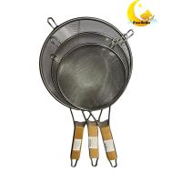 ราคา กระชอนกรองสแตนเลส ตะแกรง มี 3 ขนาด กระชอนกรองด้ามไม้ (19412384259)