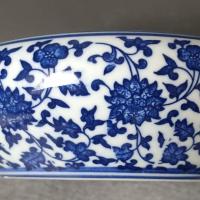 ราคา คอลเลกชันโบราณสินค้าเก่า Qingqianlong ปีทําสีฟ้าสีขาว Twisted สาขา Lotus รูปแบบปากกาล้าง Study เครื่องมือตกแต่งบ้าน 11.7.2 (55700974553)