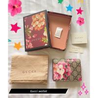 ราคา Gucci Wallet GG Supreme Blooms กระเป๋าสตางค์ Gucci ของแท้ % (20413746926)