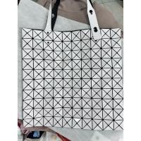 ราคา BAO BAO ISSEY MIYAKE PRISM Tote (10*10) สี White (25644280305)