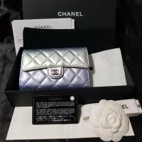 ราคา กระเป๋าสตางค์ Chanel แท้ Trifold Wallet Medium 6" rainbow metallic calfskin Holo 31 (19053103068)