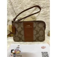 ราคา Coach คล้องมือ ไซด์ S มือ2 ไม่ผ่านการใช้งาน ของแท้ % (11384442558)
