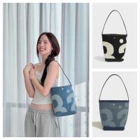 ราคา 【มาถึงภายใน 3 วัน】Rally themovement กระเป๋าสะพายไหล่ กระเป๋าทรงถังไทย ผ้าแคนวาส หนัง PU พิมพ์ลายตัวอักษร ความจุขนาดใหญ่ (28417277725)