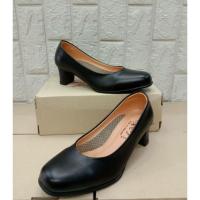 ราคา รองเท้าคัทชูนักศึกษา คัทชูทางการหัวตัดกว้างส้น 2 นิ้ว (5557101580)