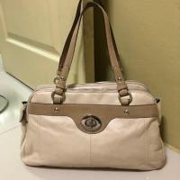 ราคา ของแท้ 100% กระเป๋า Coach หมอน3ช่องมือสอง (4618972831)