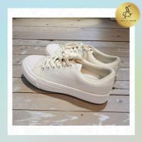 ราคา รองเท้าผ้าใบ UNIQLO - รองเท้าผ้าใบลําลองสีขาว / สีครีม (57054535143)