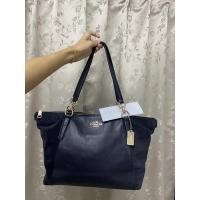 ราคา Used coach tote สีกรม ฐาน 13 นิ้ว (14466944632)