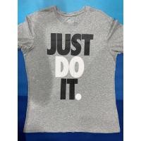 ราคา (พร้อมส่ง ของแท้) เสื้อยืดคอกลม Nike สีเทา Just Do It (16805990466)