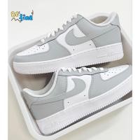 ราคา [ต้นฉบับบริสุทธิ์] พร้อมสต็อก Nike Air Force 1 สีขาวสีเทา AF1 รองเท้าผู้ชายสีเทาผู้หญิง FD9763-101 (29405001863)