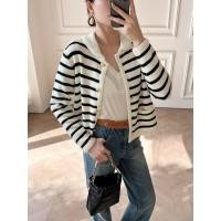 ราคา เสื้อคลุม Celin. ผ้าไหมพรมสีขาวลายขวางสีดำแขนยาว (40126343123)