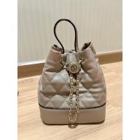 ราคา (ค่าส่งถูก)ส่งต่อ กระเป๋าสะพายข้าง LYN สีเบจ งานแท้SHOP ทรงขนมจีบ มือ2 สภาพตามการใช้งาน (23075476646)